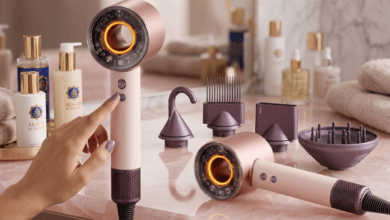 استثمار الجمال: مراجعة أجهزة Dyson و Shark للعناية بالشعر في 2026